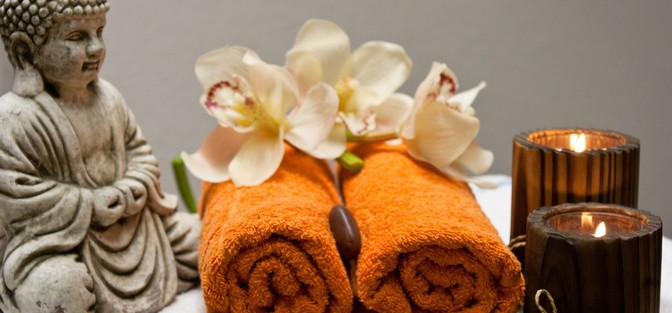 image : serviette et bougies pour massage